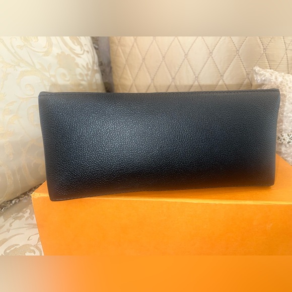 Louis Vuitton Petit Palais - Picture 9 of 9